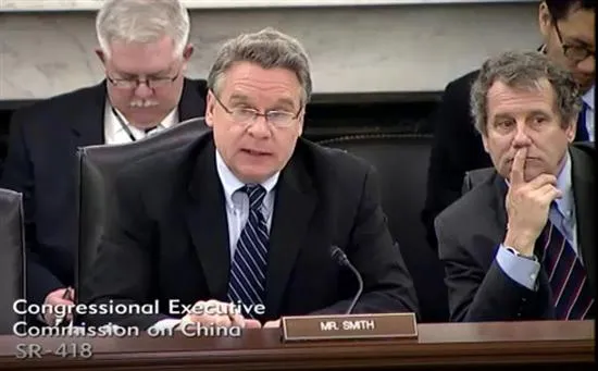 Американският конгресмен Крис Смит на изслушването, озаглавено „Фалун Гонг в Китай: Преглед и актуализация“